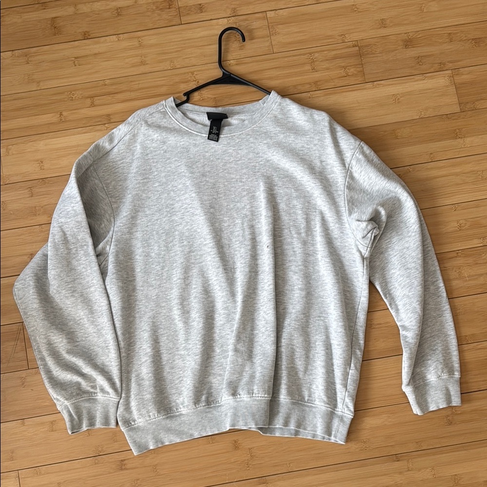 H&M oversized gray crewneck sweatshirt